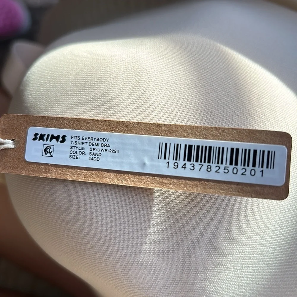 Skims Fits Everybody T-Shirt Demi Bra In Sand NWT 2294 44 DD - Picture 4 of 4